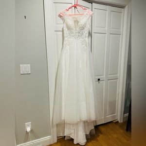 Brand New JJ’s house A-line Wedding Gown Dress